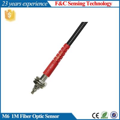 O sensor óptico de tubo de fibra óptica de reflexão difusa M6 FFR-610 detecta objetos
